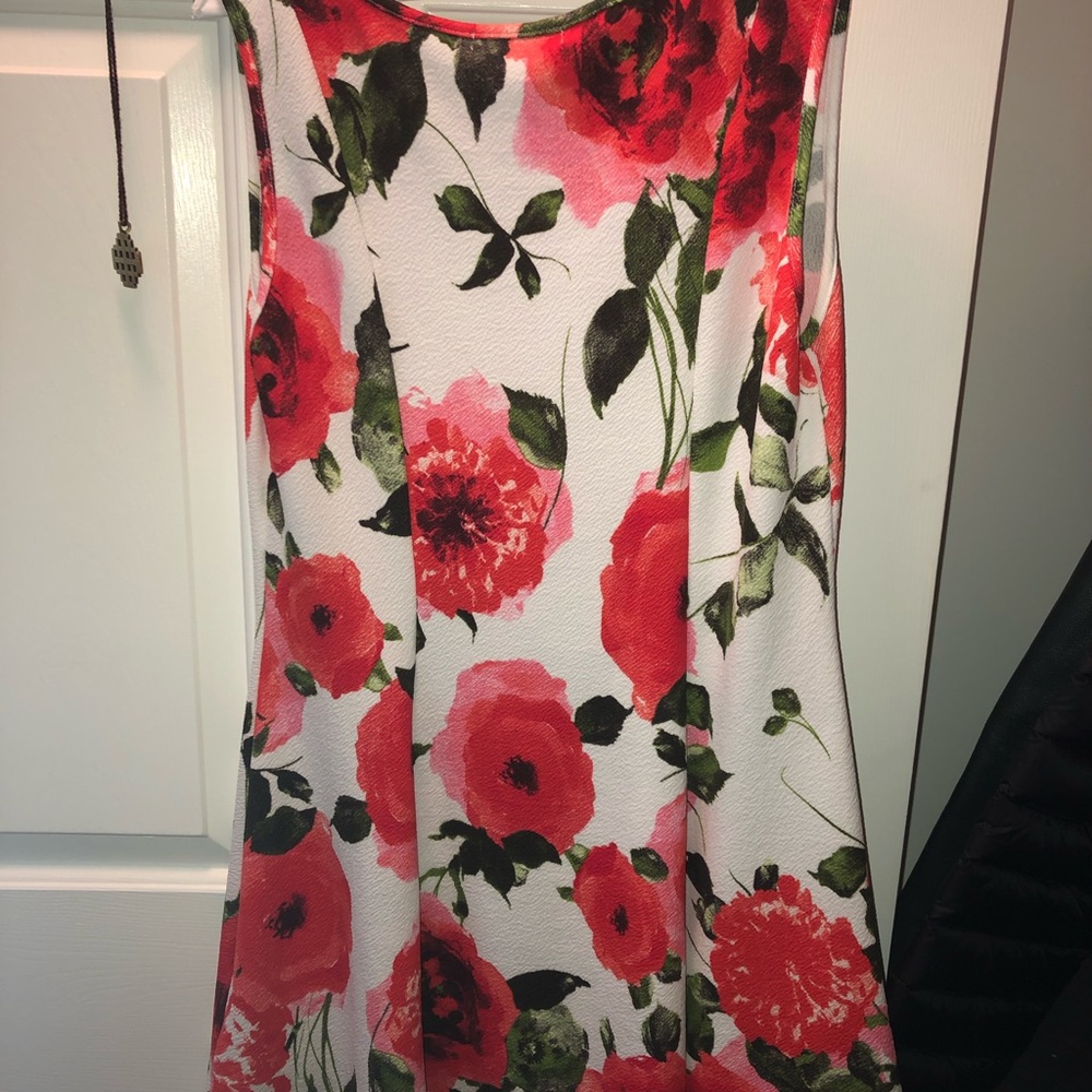 Beautiful, light spring dress! - Picture 2 of 3